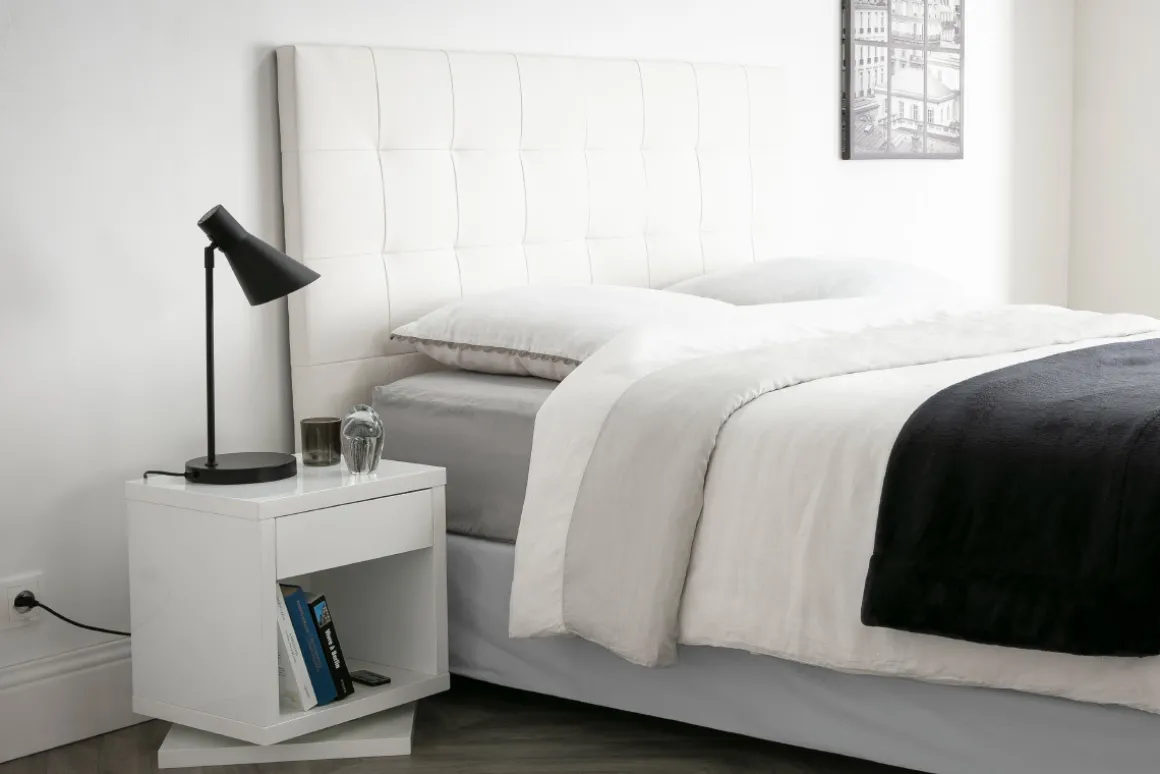 Discount Miliboo Cabecero capitoné blanco 160 cm HALCIONA
