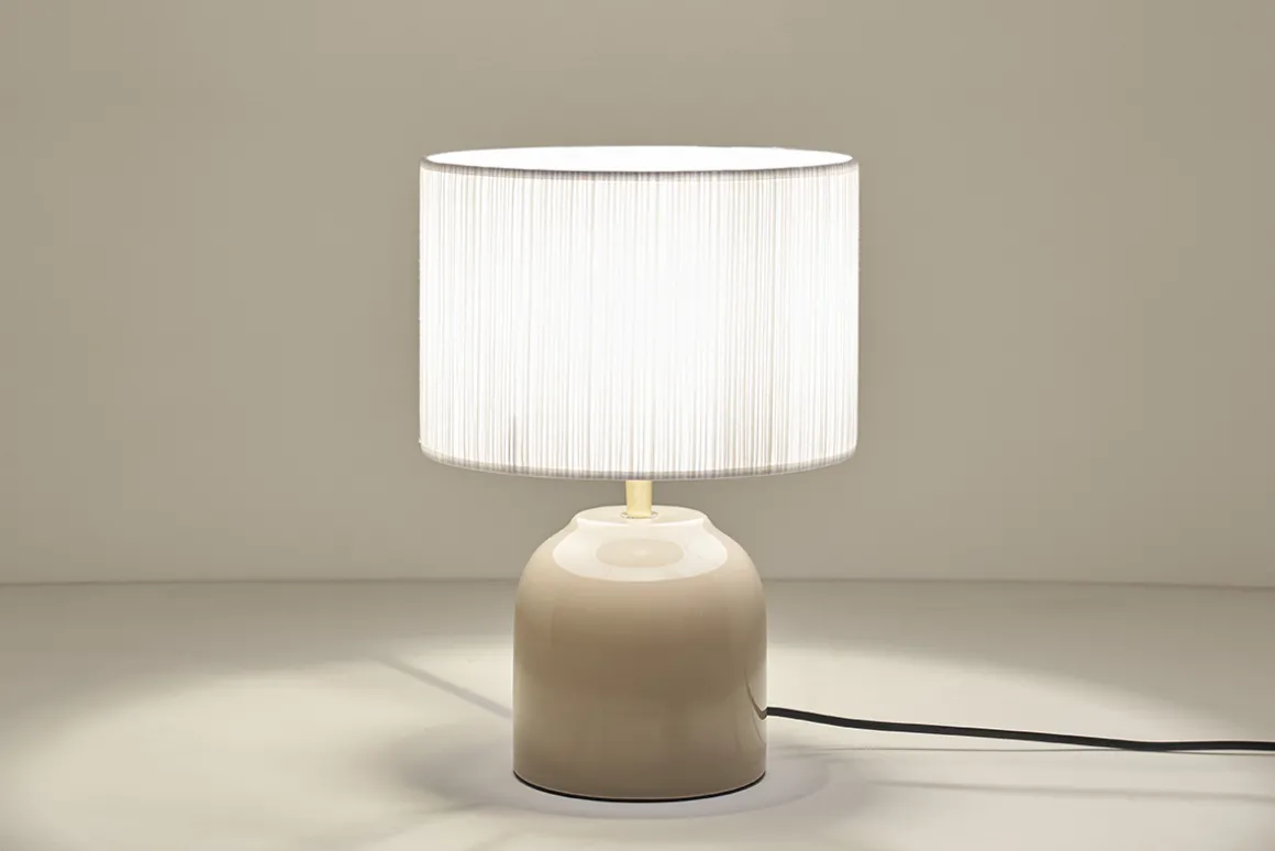 Flash Sale Miliboo Lámpara de mesa color topo de cerámica brillante con pantalla de tela plisada blanca 35 cm PIEGA