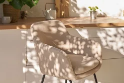 Outlet Miliboo Set de 2 taburetes de cocina de tejido efecto aterciopelado beige de 65 cm AMIKA