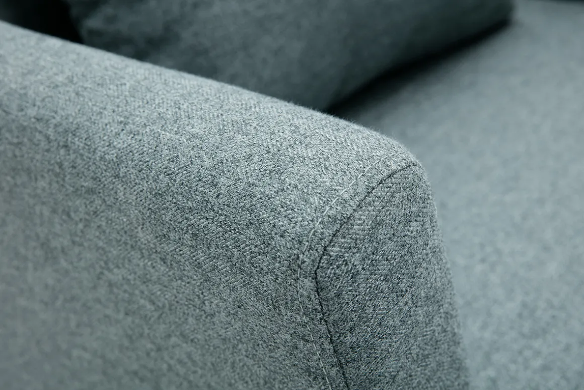 Clearance Miliboo Sillón nórdico de tela verde grisáceo y madera clara OSLO