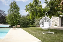 Outlet Miliboo Sillón suspendido huevo resina blanco MOJO