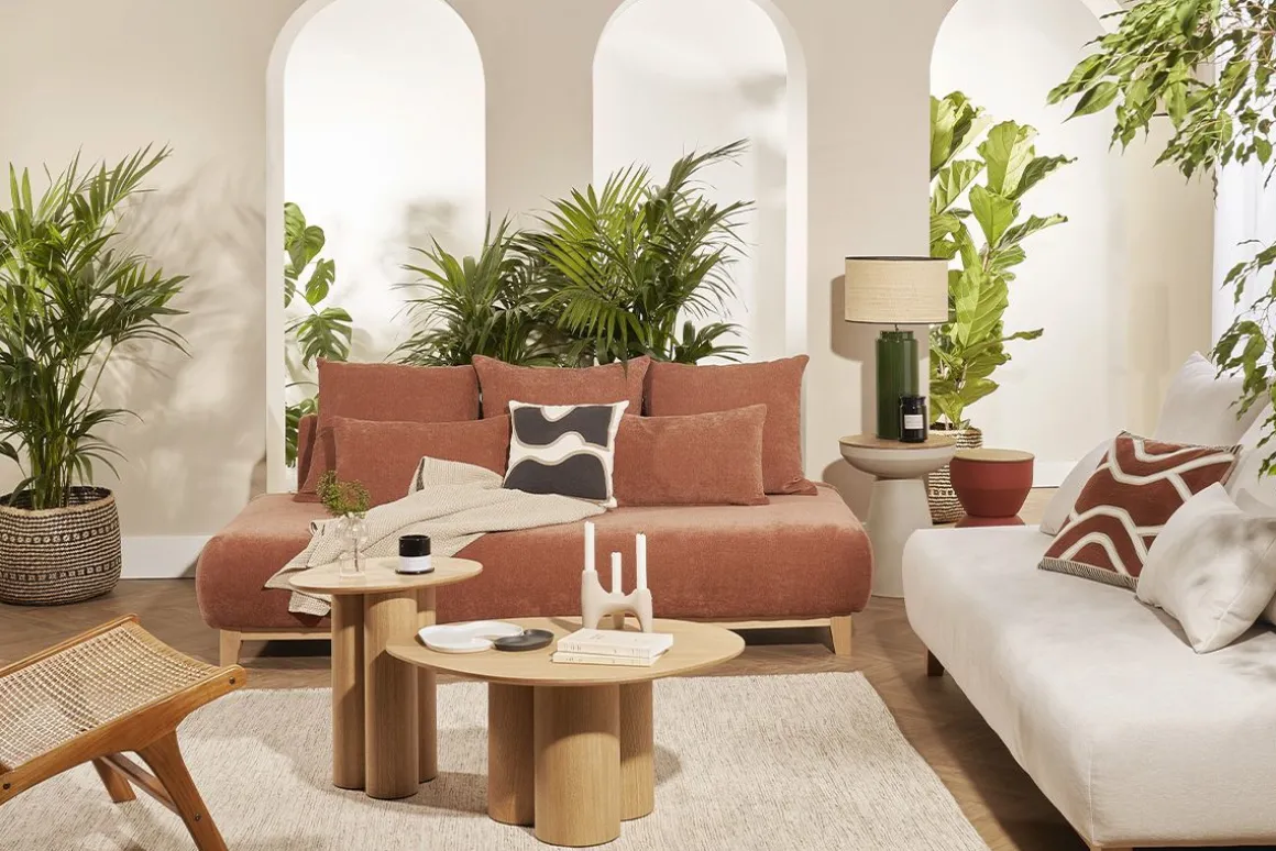 Fashion Miliboo Sofá 3 plazas de tejido efecto aterciopelado texturizado terracota y madera clara 200 cm ODEON
