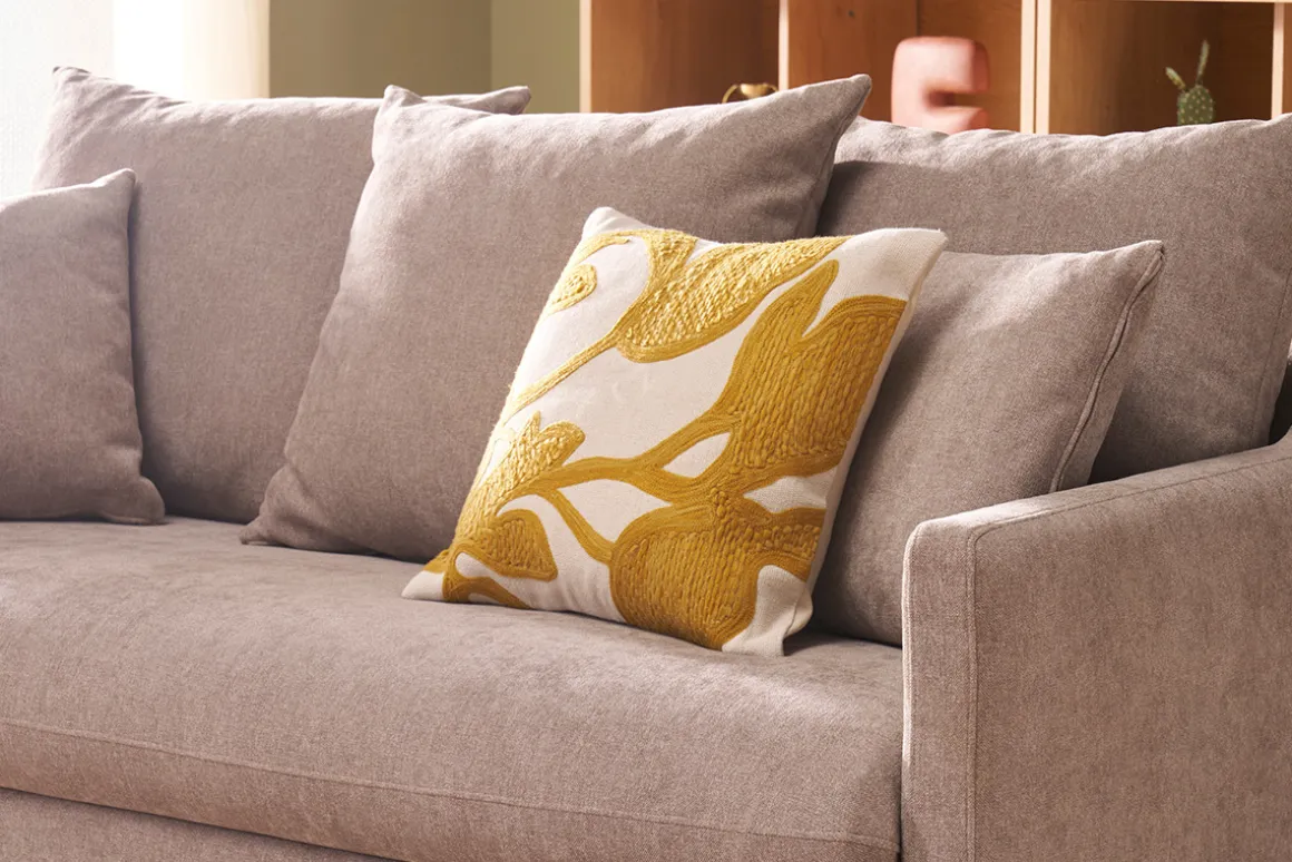 Discount Miliboo Sofá cama nórdico 3 plazas de tela efecto aterciopelado topo y madera clara LOUISE