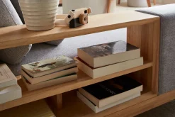 Clearance Miliboo Sofá chaise longue a la izquierda 5 plazas con estantes en tela texturizada gris claro efecto aterciopelado y madera clara KOMAO